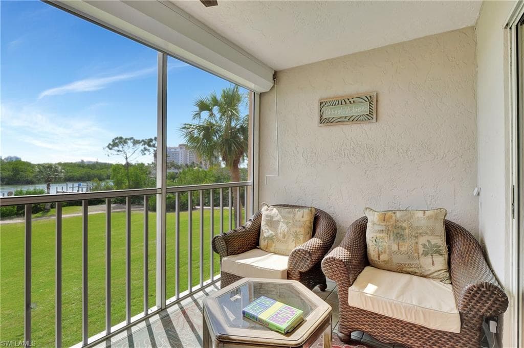 300 Horse Creek Dr 205, Naples, FL 34110-2