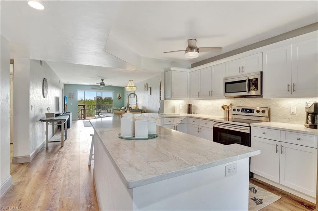 300 Horse Creek Dr 205, Naples, FL 34110-6