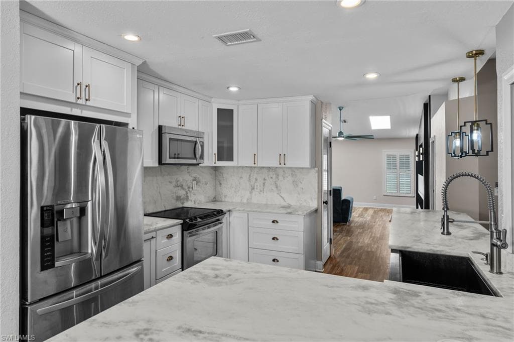 1828 18th Ter, Cape Coral, FL 33991-8