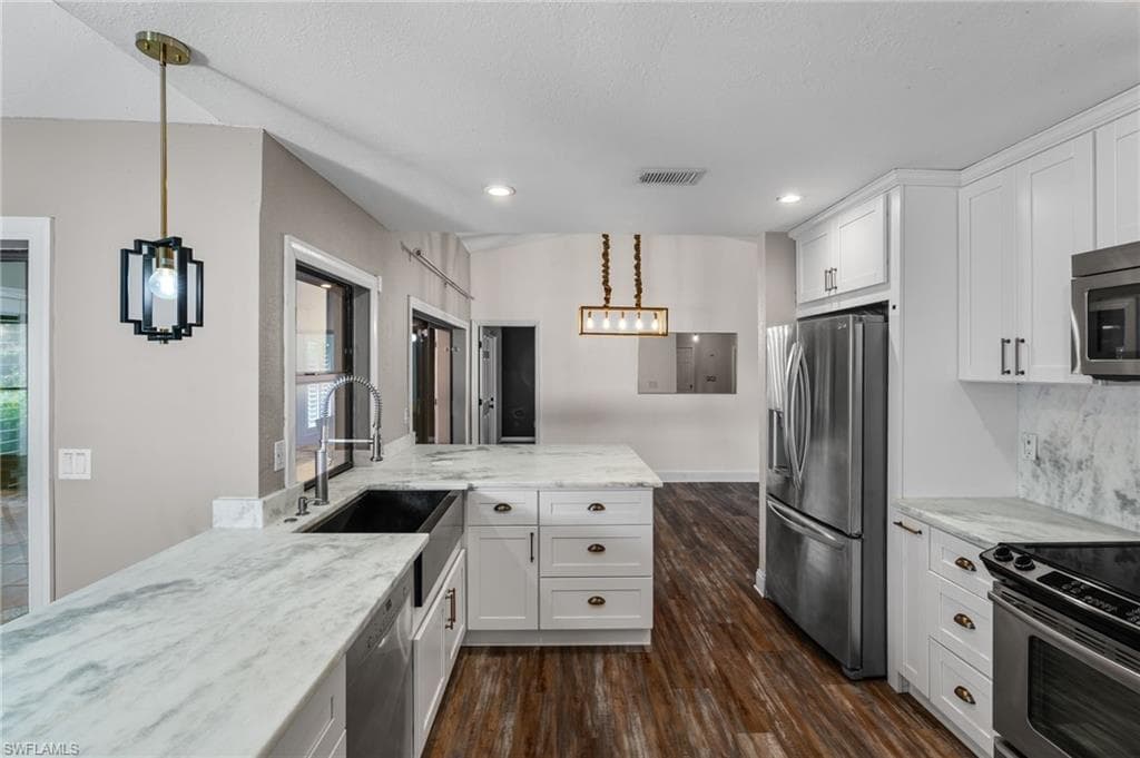 1828 18th Ter, Cape Coral, FL 33991-1