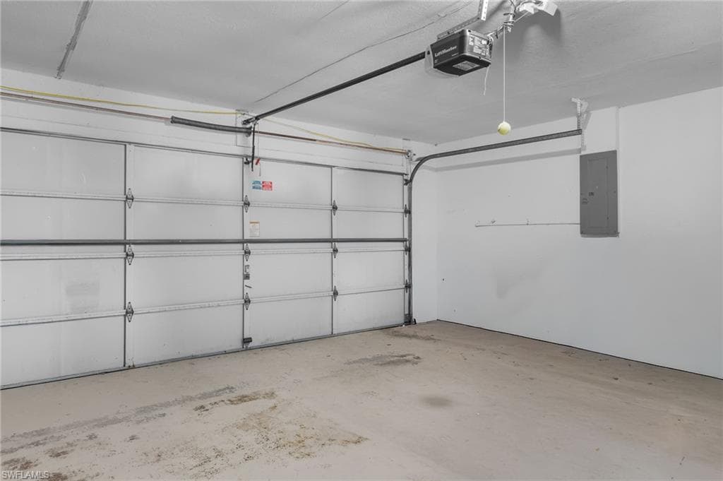 1828 18th Ter, Cape Coral, FL 33991-28