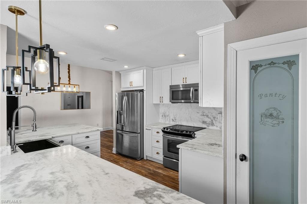 1828 18th Ter, Cape Coral, FL 33991-7