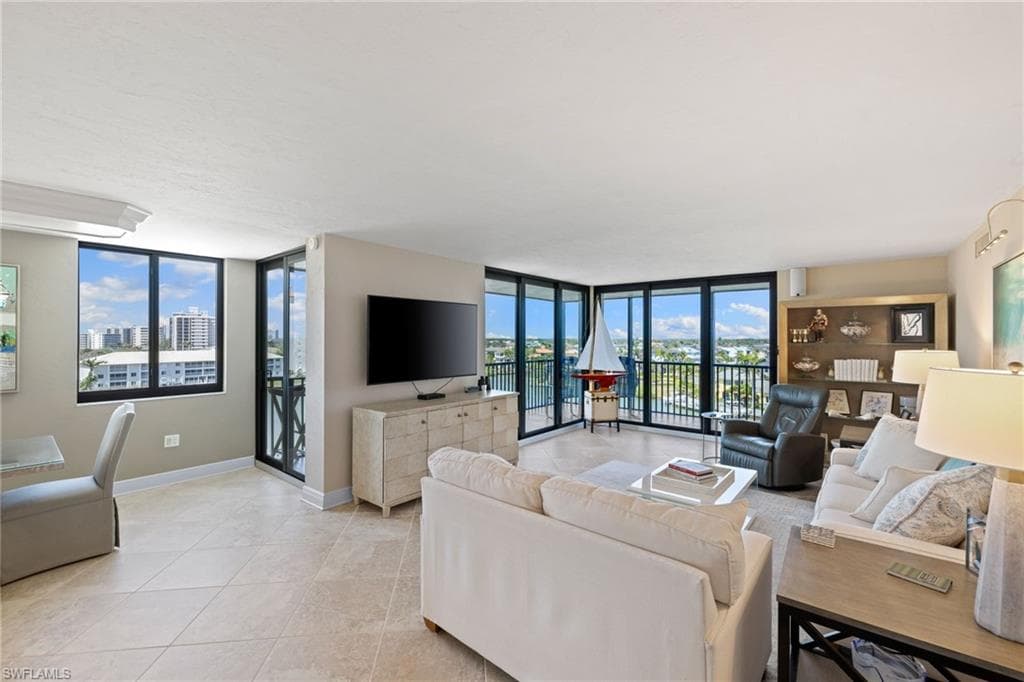 10482 Gulf Shore Dr 261, Naples, FL 34108-12