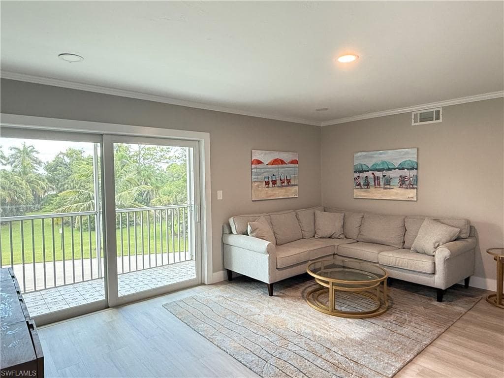 1100 Gulf Shore Blvd N 301, Naples, FL 34102-9