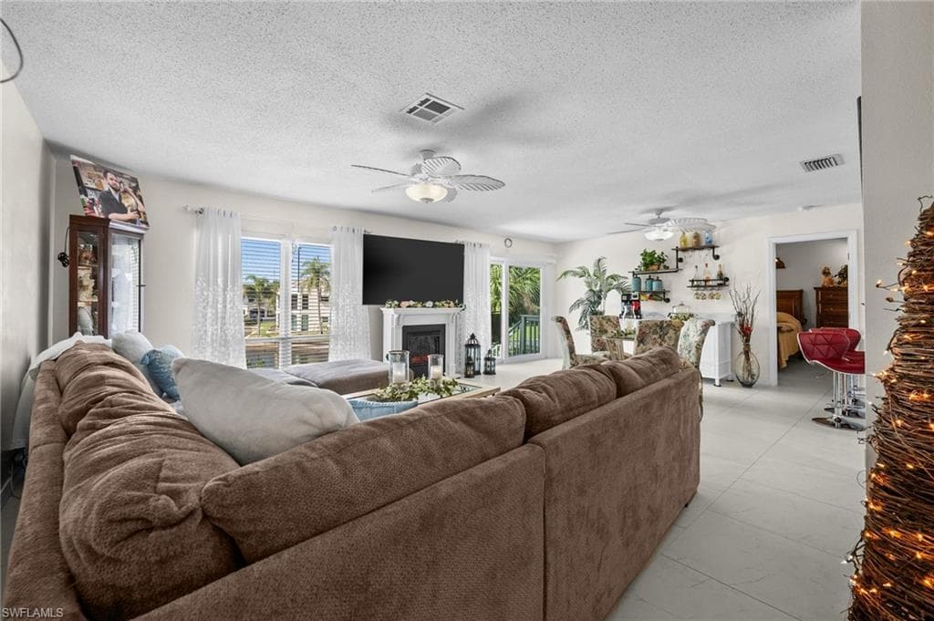 4251 Island Cir 3, Fort Myers, FL 33919-12
