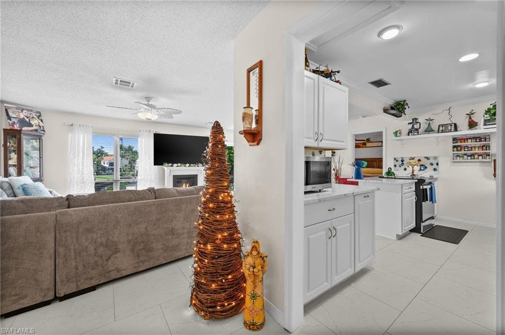 4251 Island Cir 3, Fort Myers, FL 33919-14