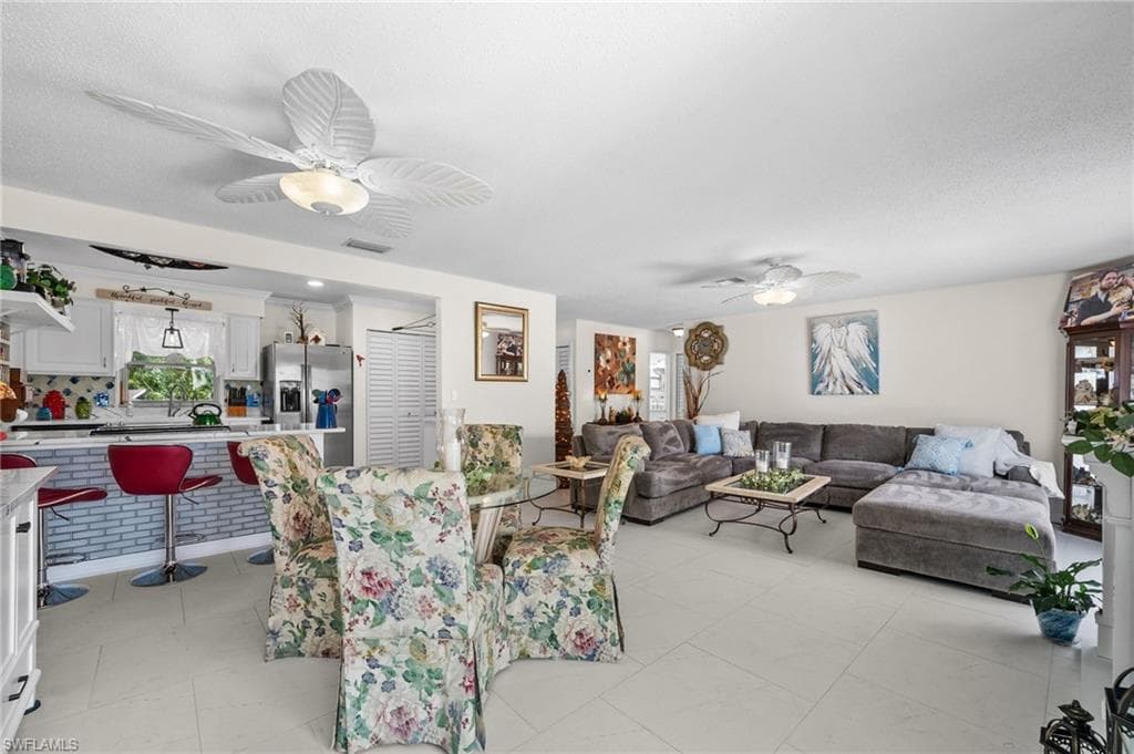 4251 Island Cir 3, Fort Myers, FL 33919-18