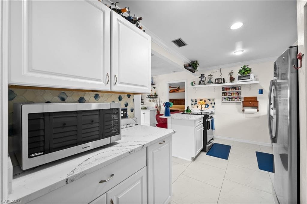 4251 Island Cir 3, Fort Myers, FL 33919-21