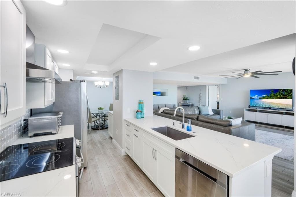 10951 Gulf Shore Dr 1202, Naples, FL 34108-6