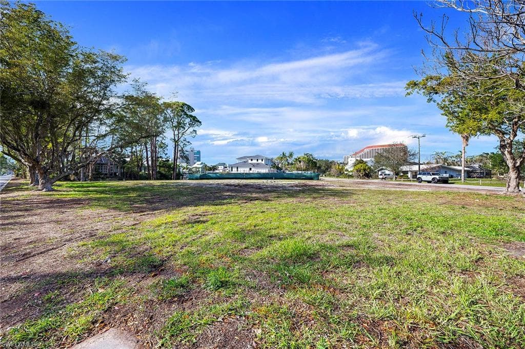 5037 Starfish Ave, Naples, FL 34103-2