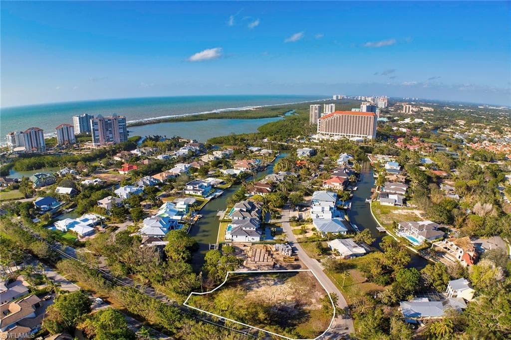 5037 Starfish Ave, Naples, FL 34103-3