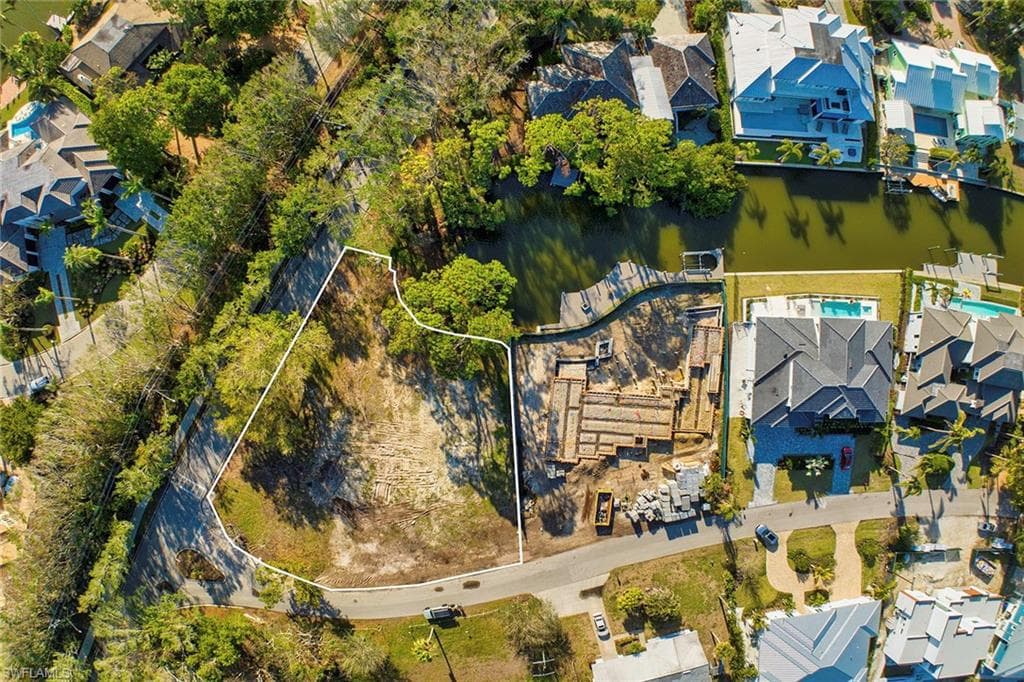 5037 Starfish Ave, Naples, FL 34103-4