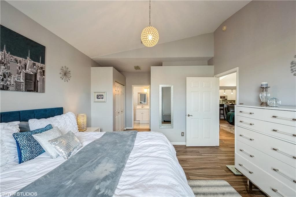 290 Robin Hood Cir 202, Naples, FL 34104-31