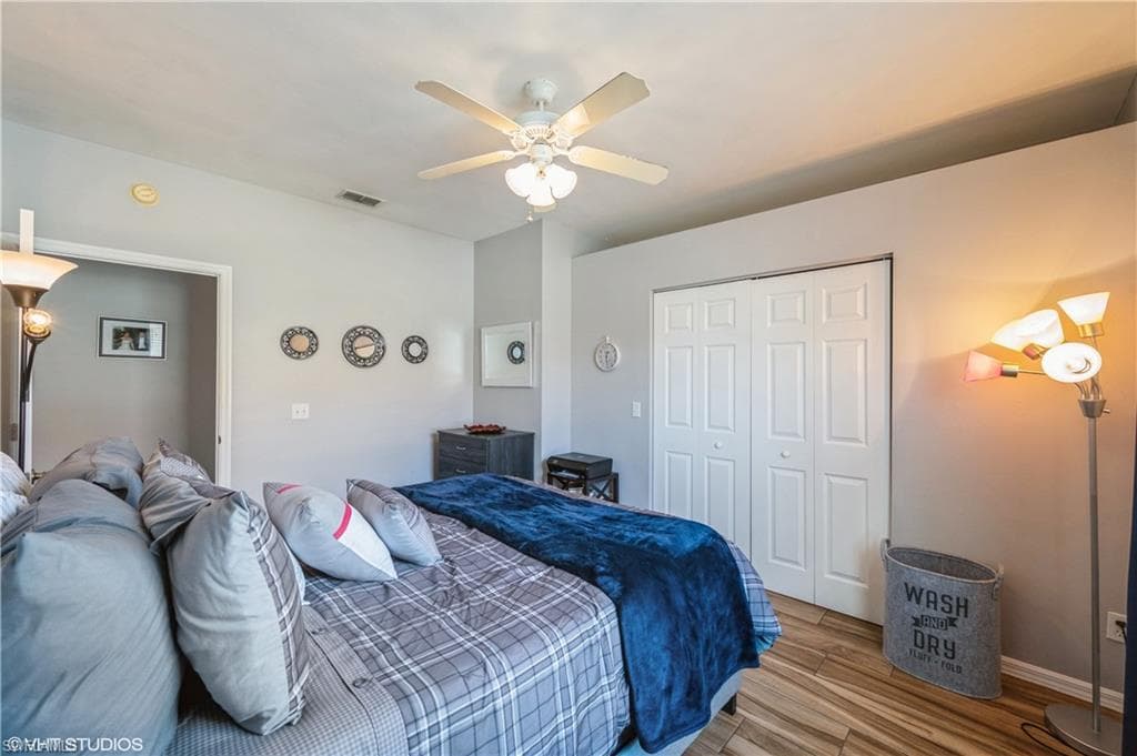 290 Robin Hood Cir 202, Naples, FL 34104-33