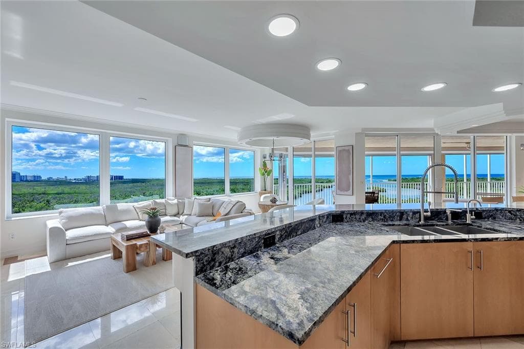 425 Dockside Dr 804, Naples, FL 34110-16