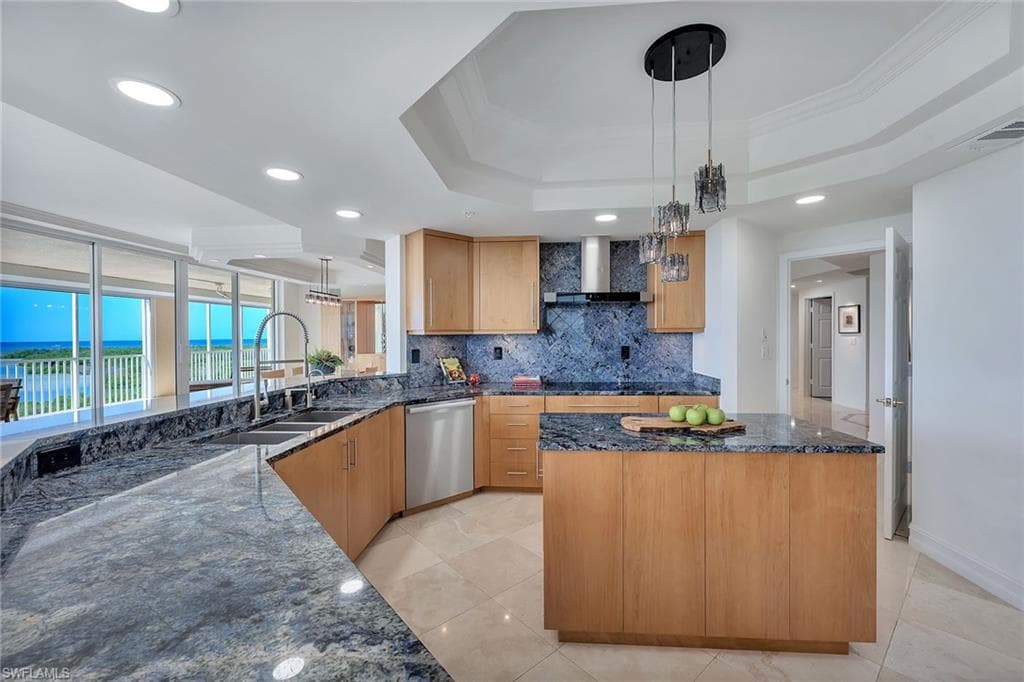 425 Dockside Dr 804, Naples, FL 34110-17