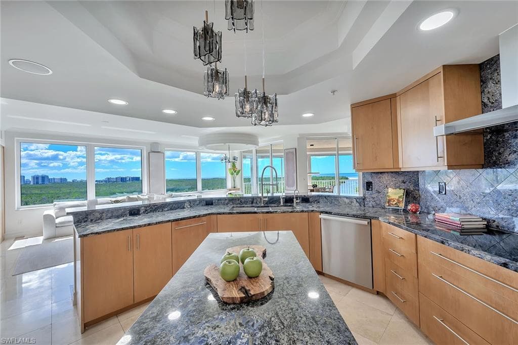 425 Dockside Dr 804, Naples, FL 34110-20