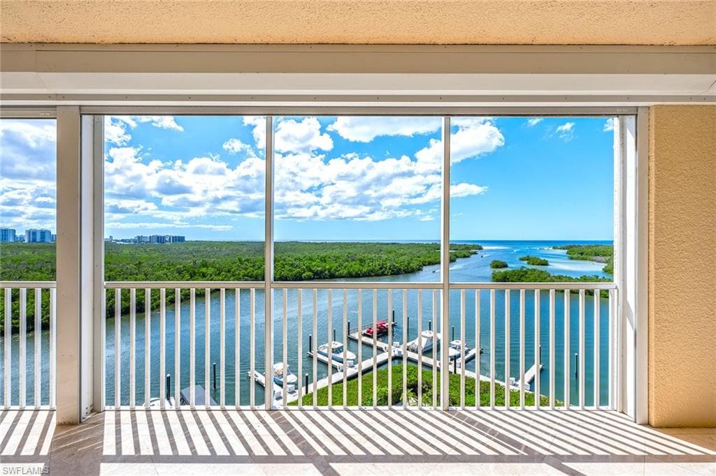 425 Dockside Dr 804, Naples, FL 34110-43
