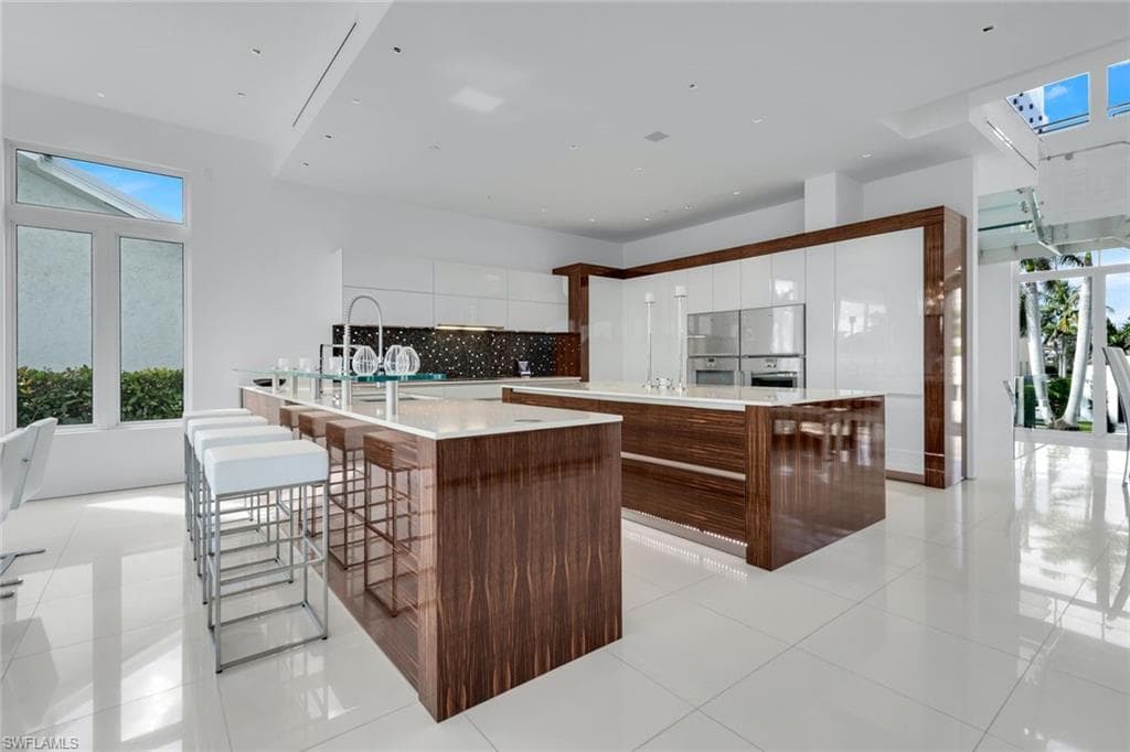 260 Channel Dr, Naples, FL 34108-8