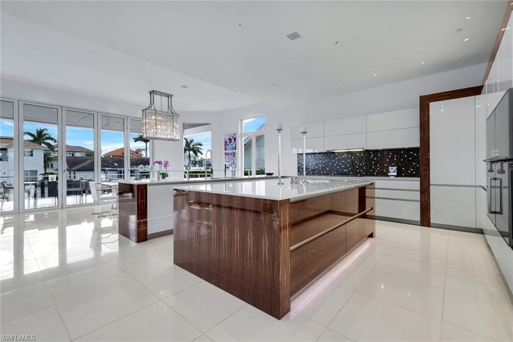 260 Channel Dr, Naples, FL 34108-9