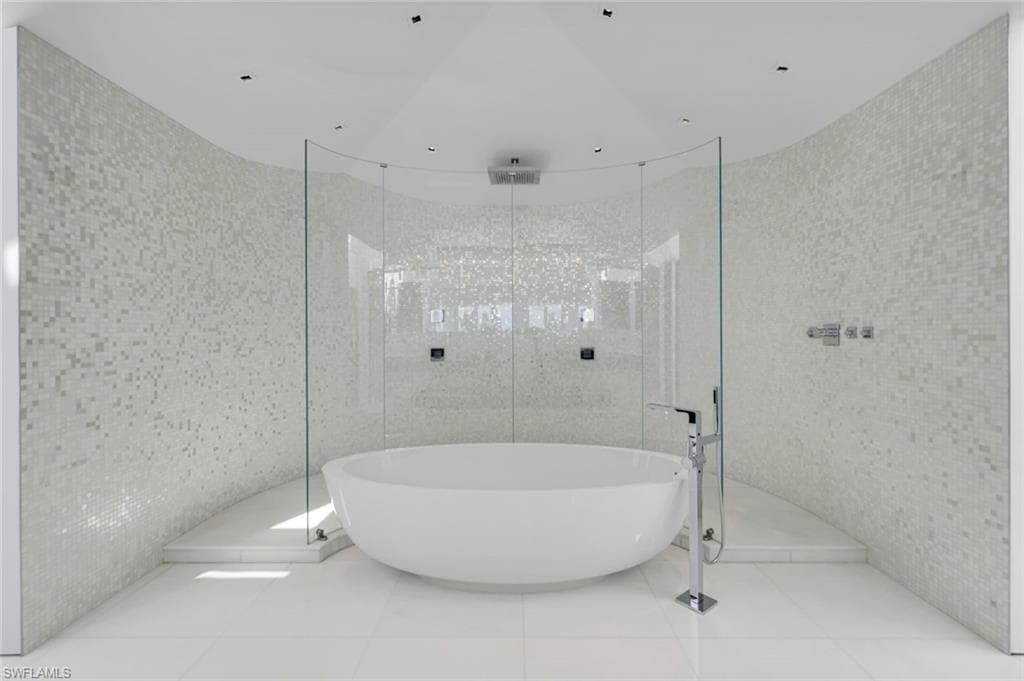 260 Channel Dr, Naples, FL 34108-18