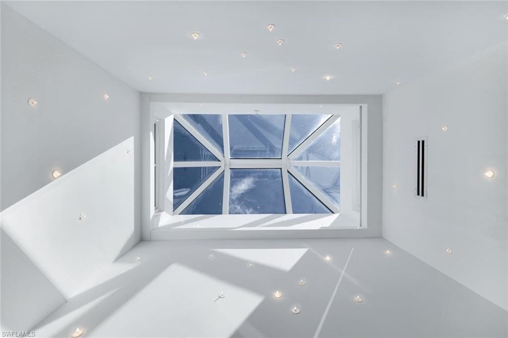 260 Channel Dr, Naples, FL 34108-21