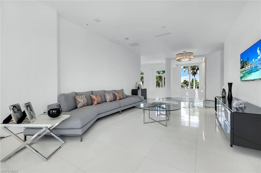 260 Channel Dr, Naples, FL 34108-23