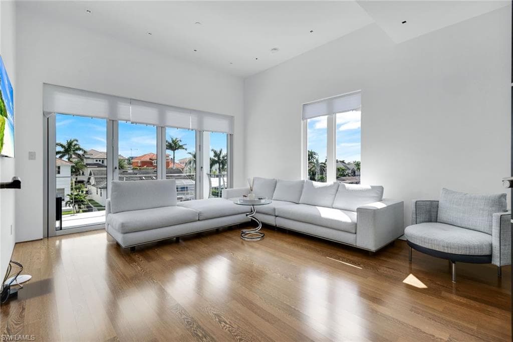 260 Channel Dr, Naples, FL 34108-28