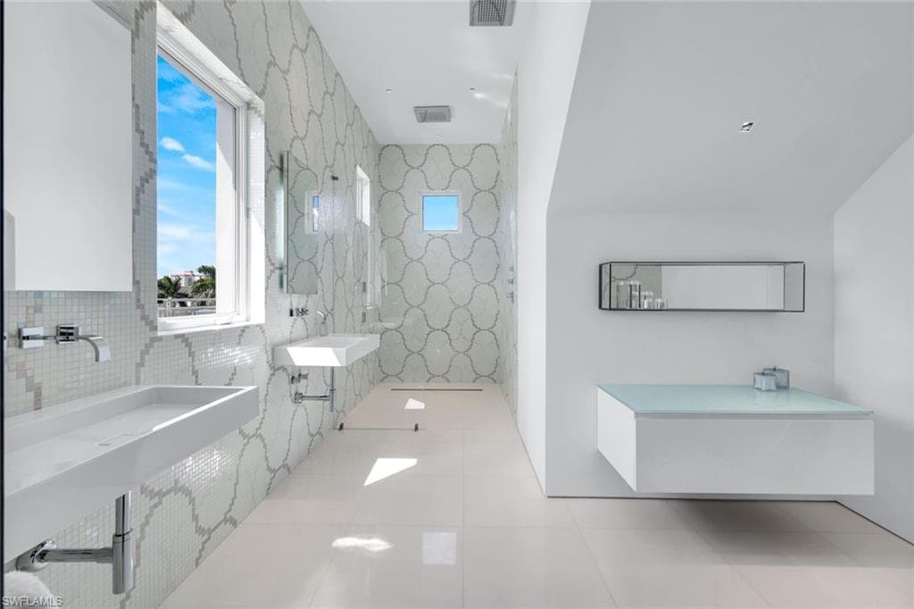 260 Channel Dr, Naples, FL 34108-29