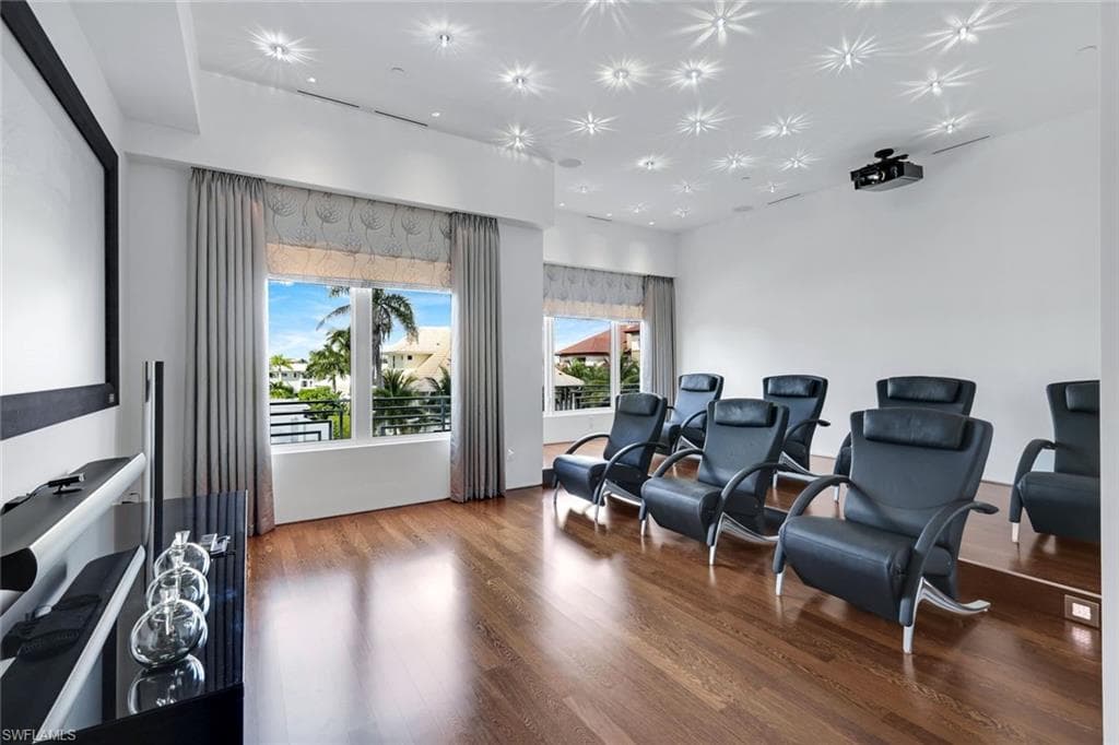 260 Channel Dr, Naples, FL 34108-32