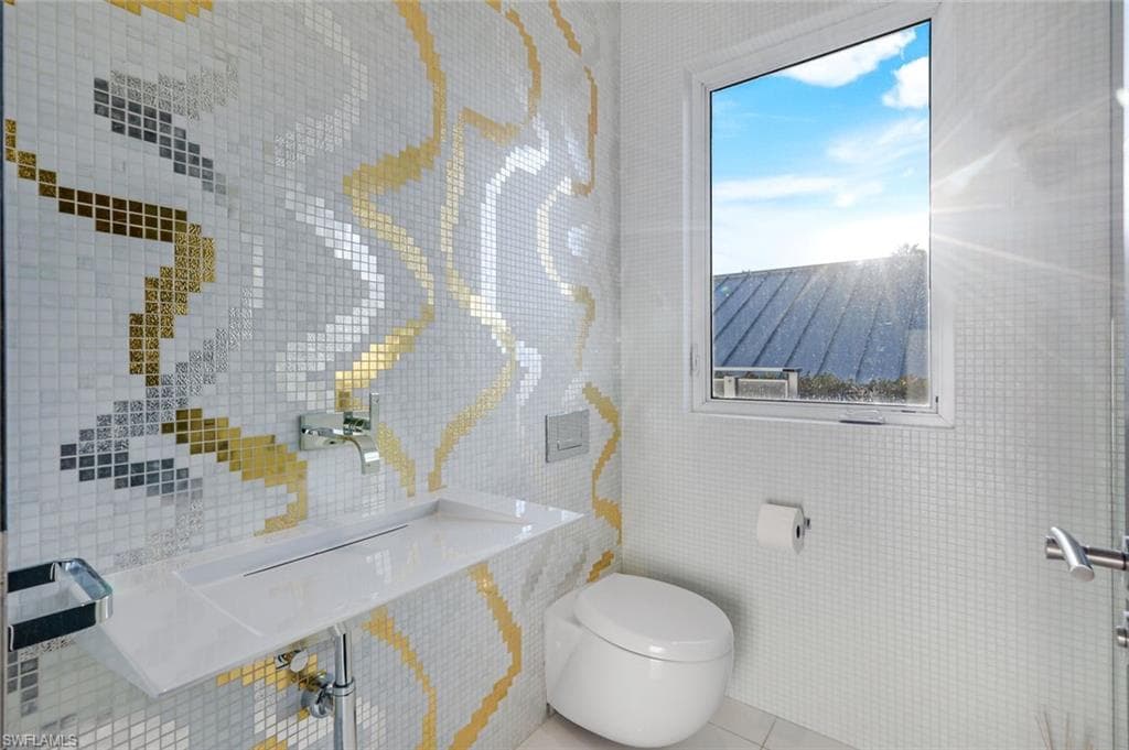 260 Channel Dr, Naples, FL 34108-34