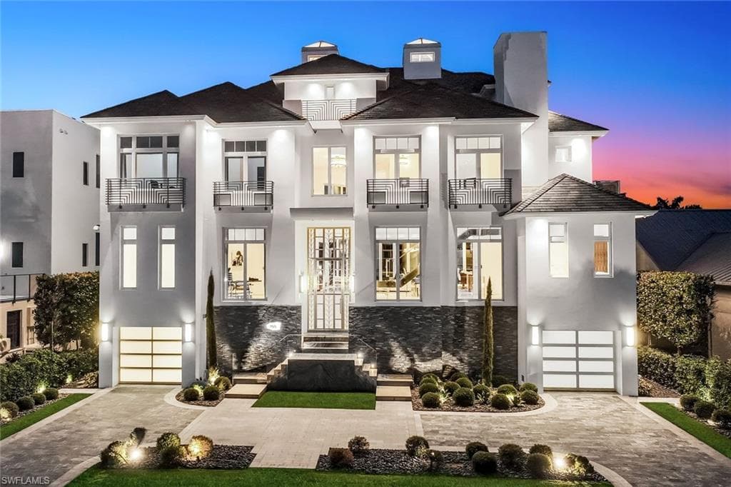 260 Channel Dr, Naples, FL 34108-2