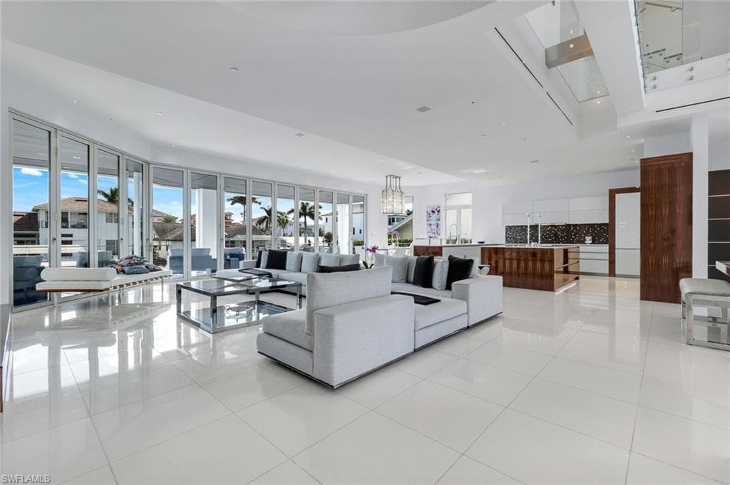 260 Channel Dr, Naples, FL 34108-5