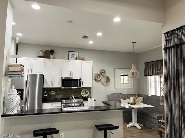 3411 Sandpiper Way, Naples, FL 34109-9