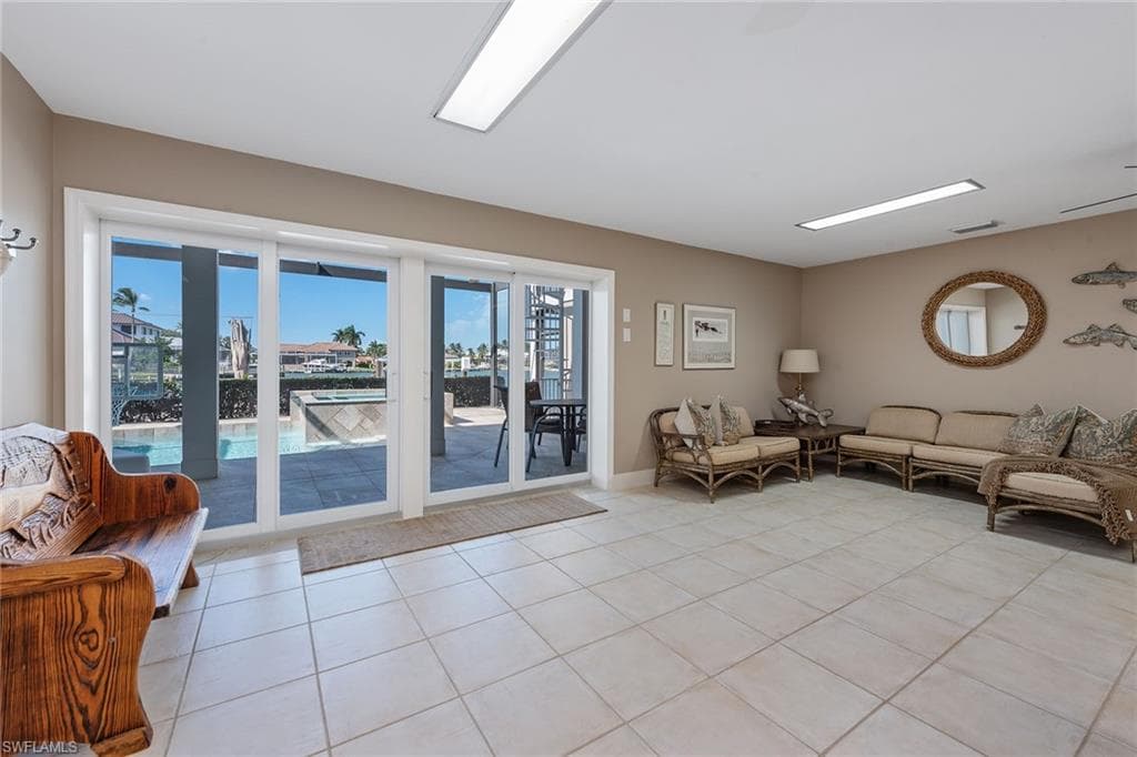 549 Tigertail Ct, Marco Island, FL 34145-32