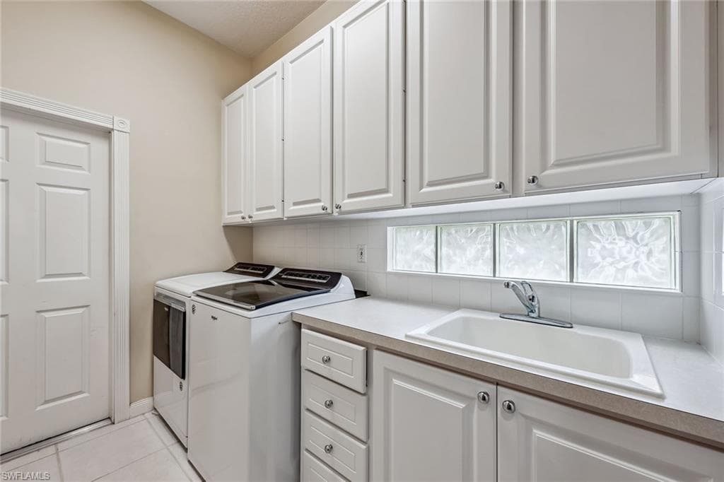 2881 Hatteras Way, Naples, FL 34119-23