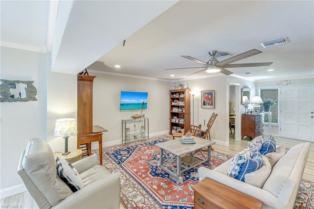 4459 Lakewood Blvd, Naples, FL 34112-8