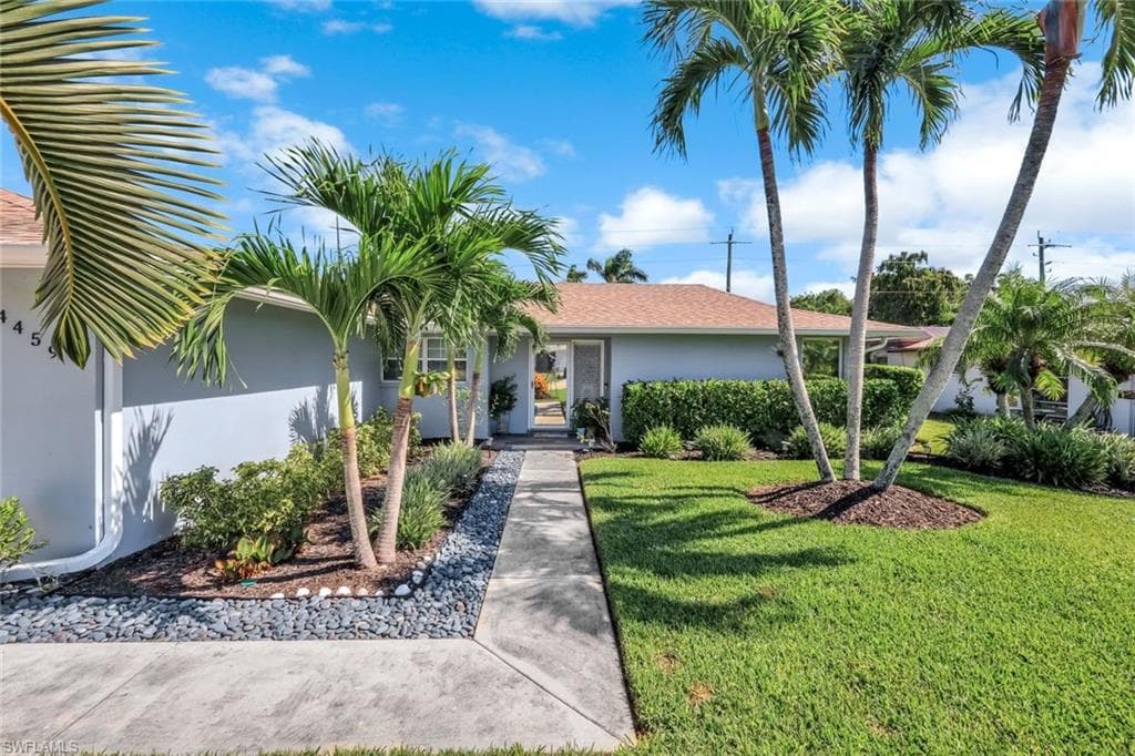 4459 Lakewood Blvd, Naples, FL 34112-1