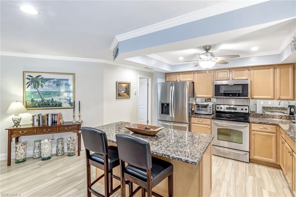 4459 Lakewood Blvd, Naples, FL 34112-3