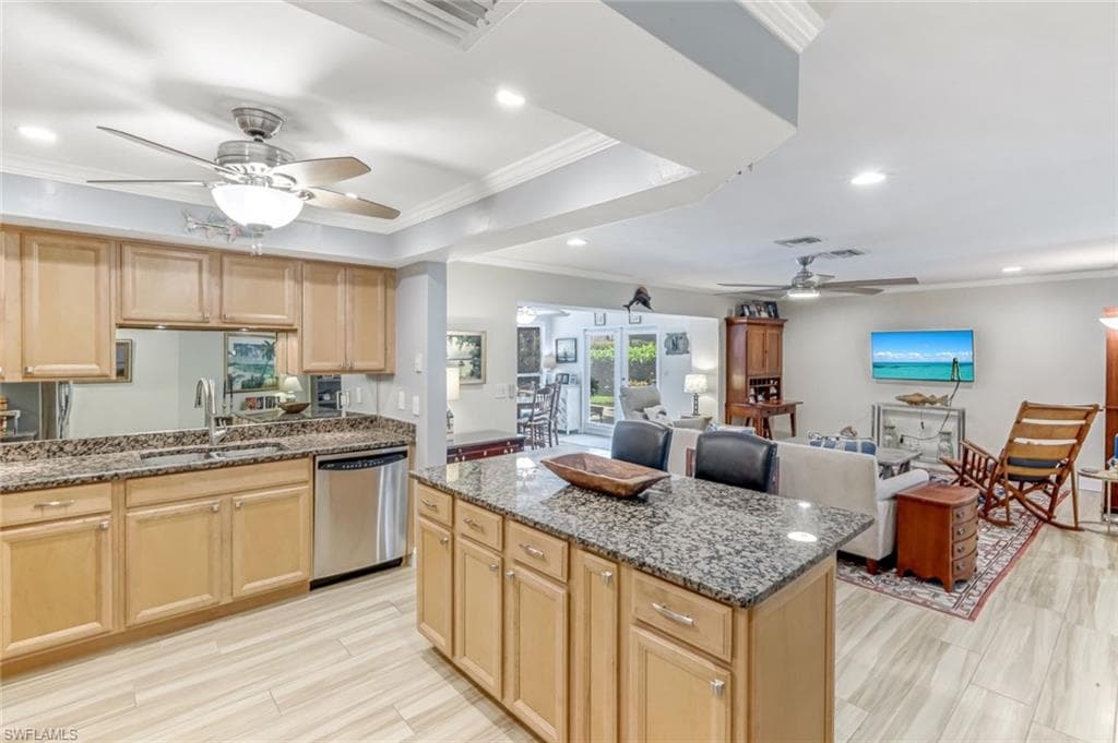 4459 Lakewood Blvd, Naples, FL 34112-4