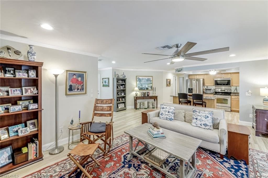 4459 Lakewood Blvd, Naples, FL 34112-7