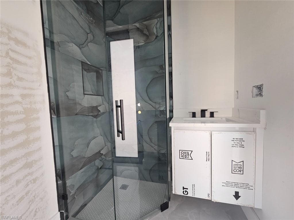 31 19th Ter, Cape Coral, FL 33993-19