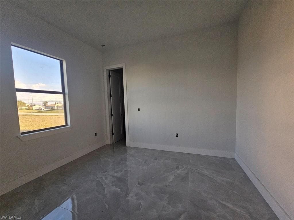 31 19th Ter, Cape Coral, FL 33993-21