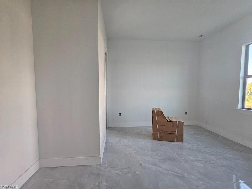 31 19th Ter, Cape Coral, FL 33993-22