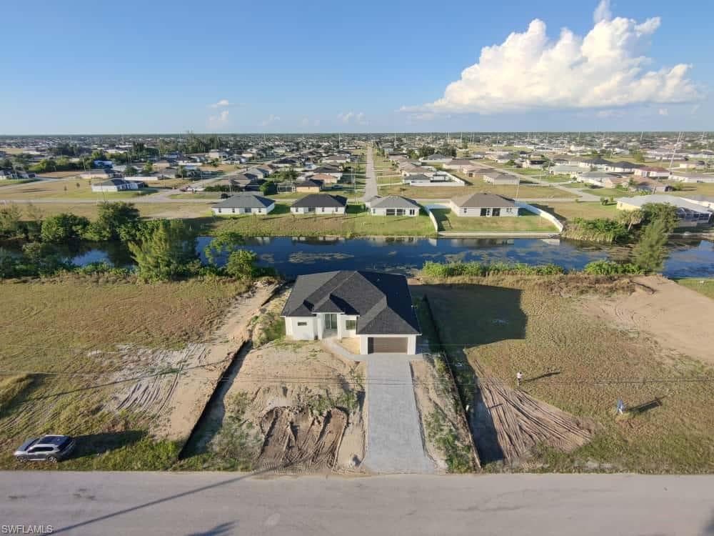 31 19th Ter, Cape Coral, FL 33993-32