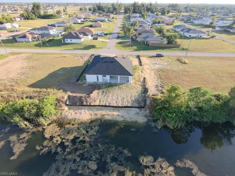 31 19th Ter, Cape Coral, FL 33993-34