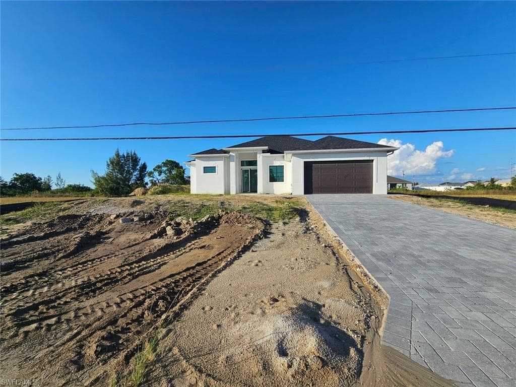 31 19th Ter, Cape Coral, FL 33993-3