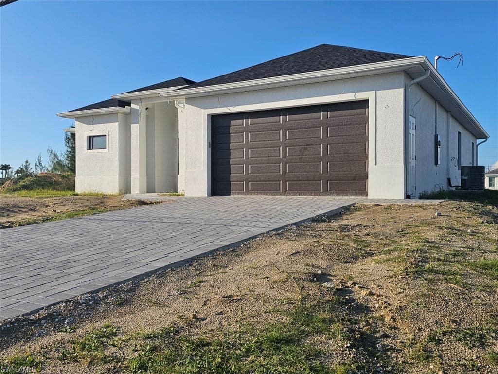 31 19th Ter, Cape Coral, FL 33993-4