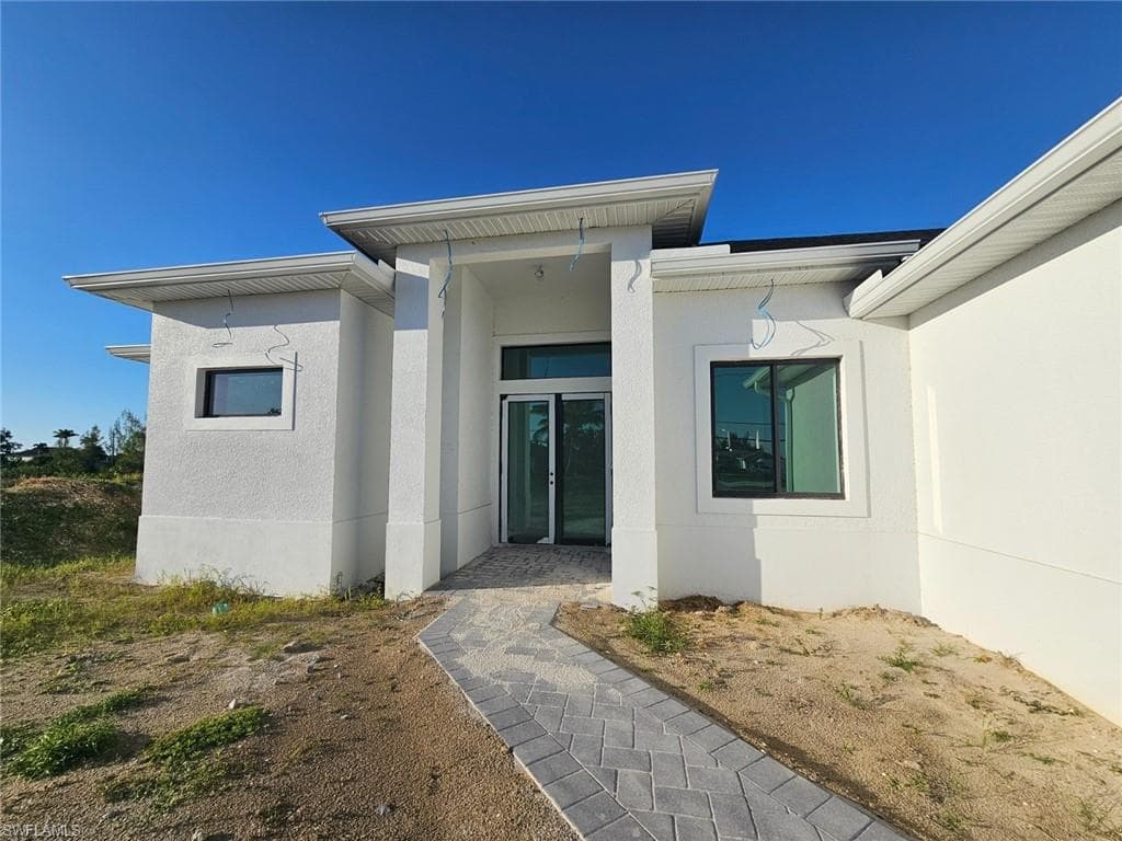 31 19th Ter, Cape Coral, FL 33993-5