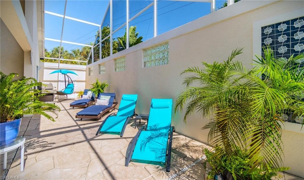 102 Palm Frond Ct, Naples, FL 34104-21